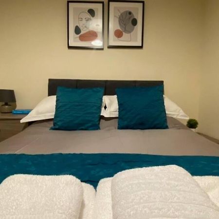 No25-Luxe Living Guest House- 2 Bed-Wifi-Free Parking-City- Beach Swansea Bagian luar foto