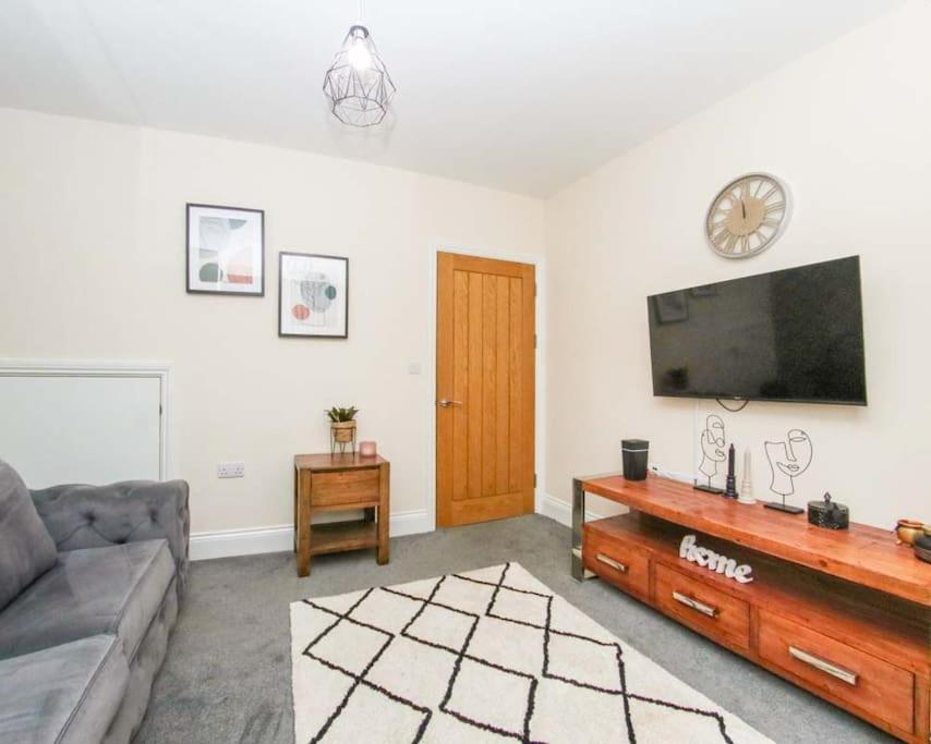 No25-Luxe Living Guest House- 2 Bed-Wifi-Free Parking-City- Beach Swansea Bagian luar foto