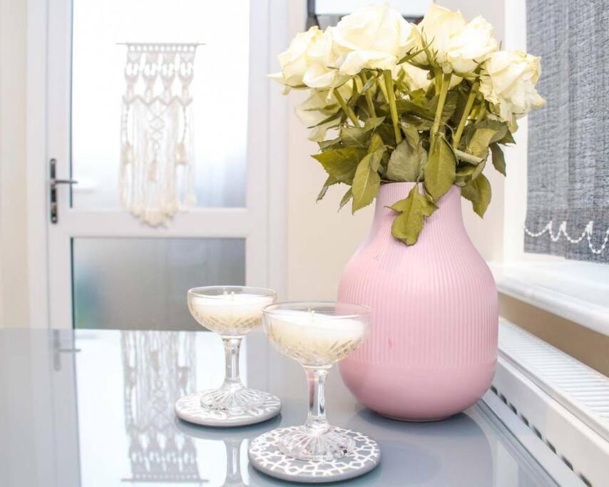 No25-Luxe Living Guest House- 2 Bed-Wifi-Free Parking-City- Beach Swansea Bagian luar foto
